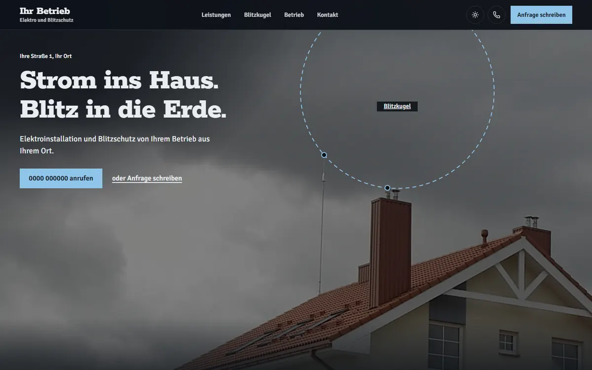 Startseite einer Vorschau für einen Elektrobetrieb: Überschrift „Strom ins Haus. Blitz in die Erde.“ über einem Hausdach mit Blitzschutzstange