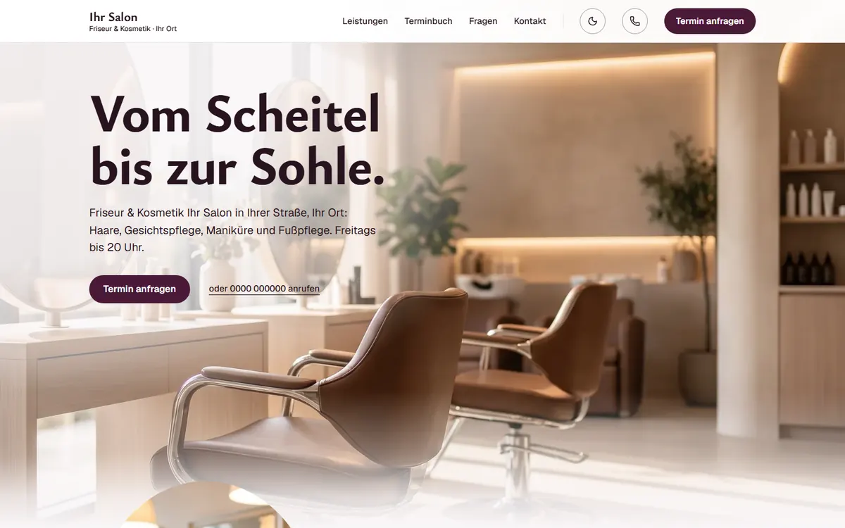 Startseite einer Vorschau für einen Friseursalon: Überschrift „Vom Scheitel bis zur Sohle.“ vor einem hellen Salon mit Lederstühlen